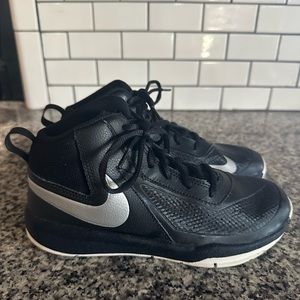 Boys Nike Hightop Sneakers size 2.5
